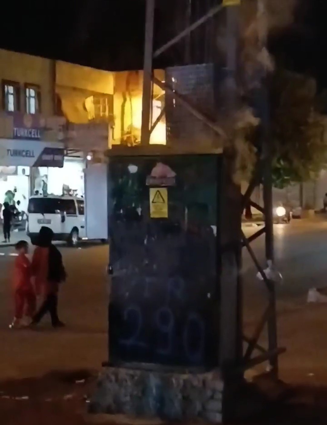 Aşırı sıcaklar trafoyu yaktı