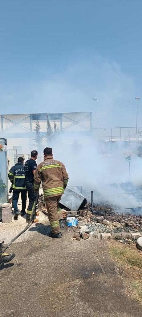 Çadır yangını söndürüldü