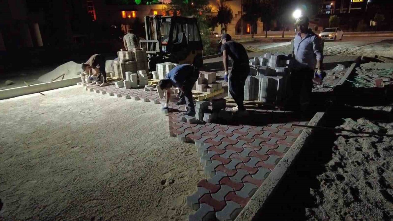 Isparta Belediyesi kaldırım yenilemede kendi ürettiği taşları kullanıyor