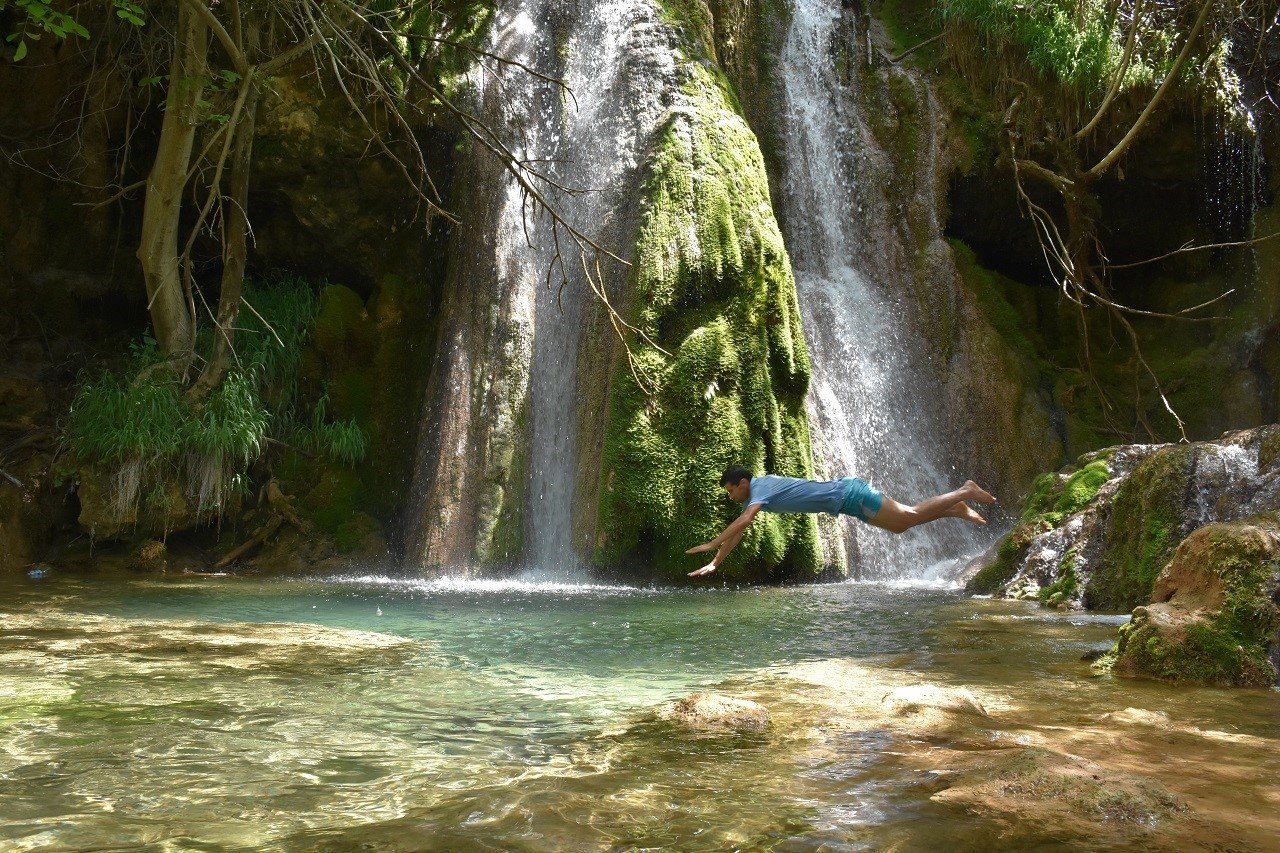 Bunaltıcı sıcaklardan kaçanlar Hacıkodal Kocabor Şelalesi’nde serinledi