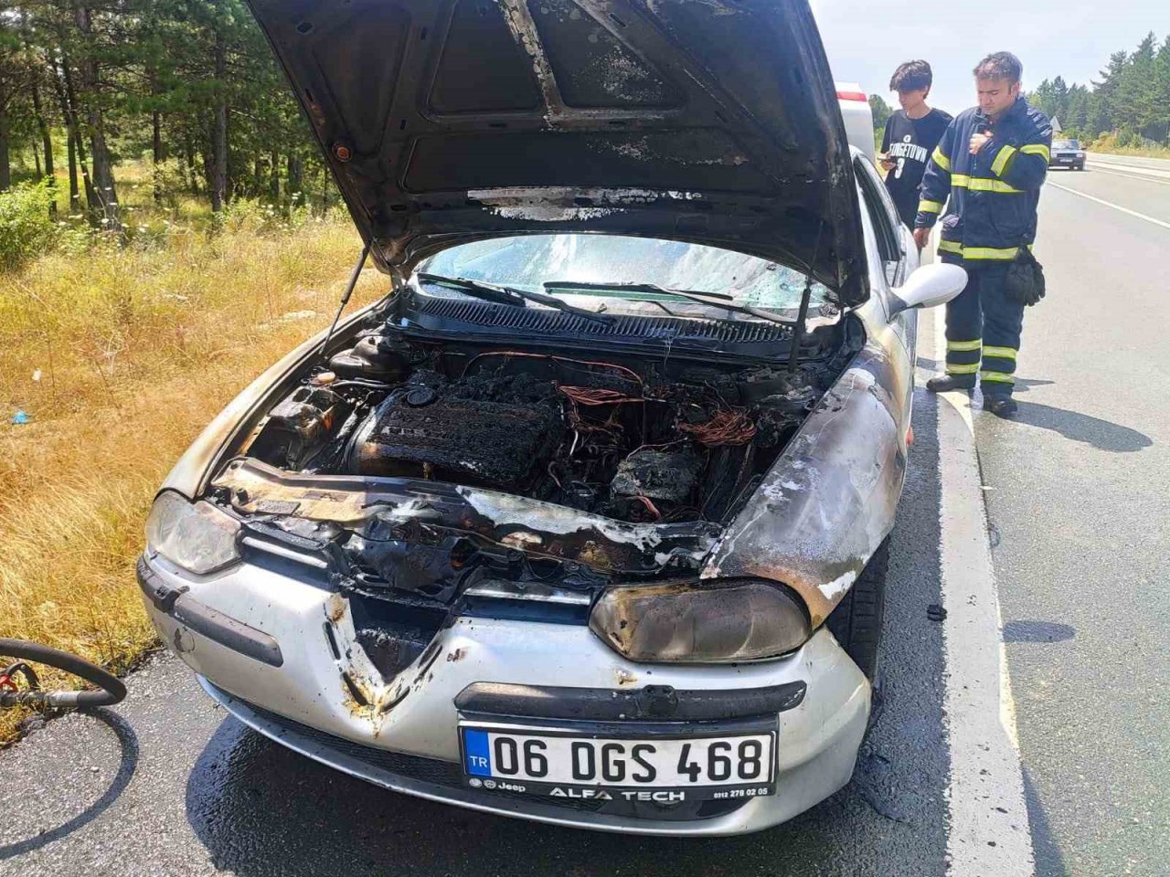 Serinlemek için denize giderken alevlerin içinde kalmaktan son anda kurtuldular