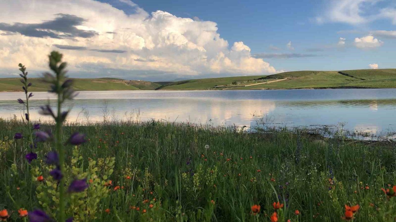 Kars Baraj Gölü’nde kartpostallık görüntüler