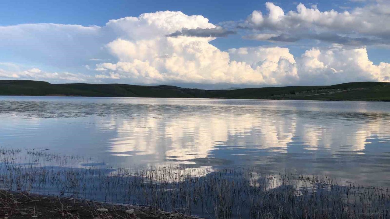 Kars Baraj Gölü’nde kartpostallık görüntüler