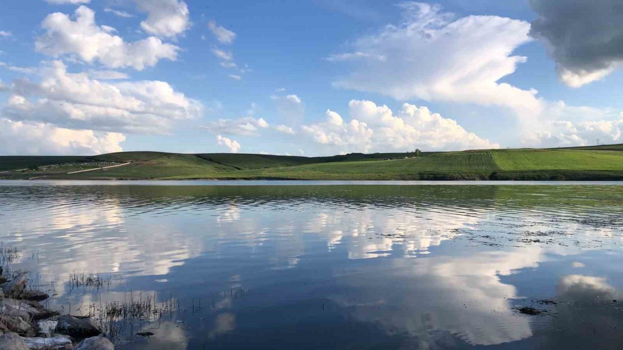 Kars Baraj Gölü’nde kartpostallık görüntüler