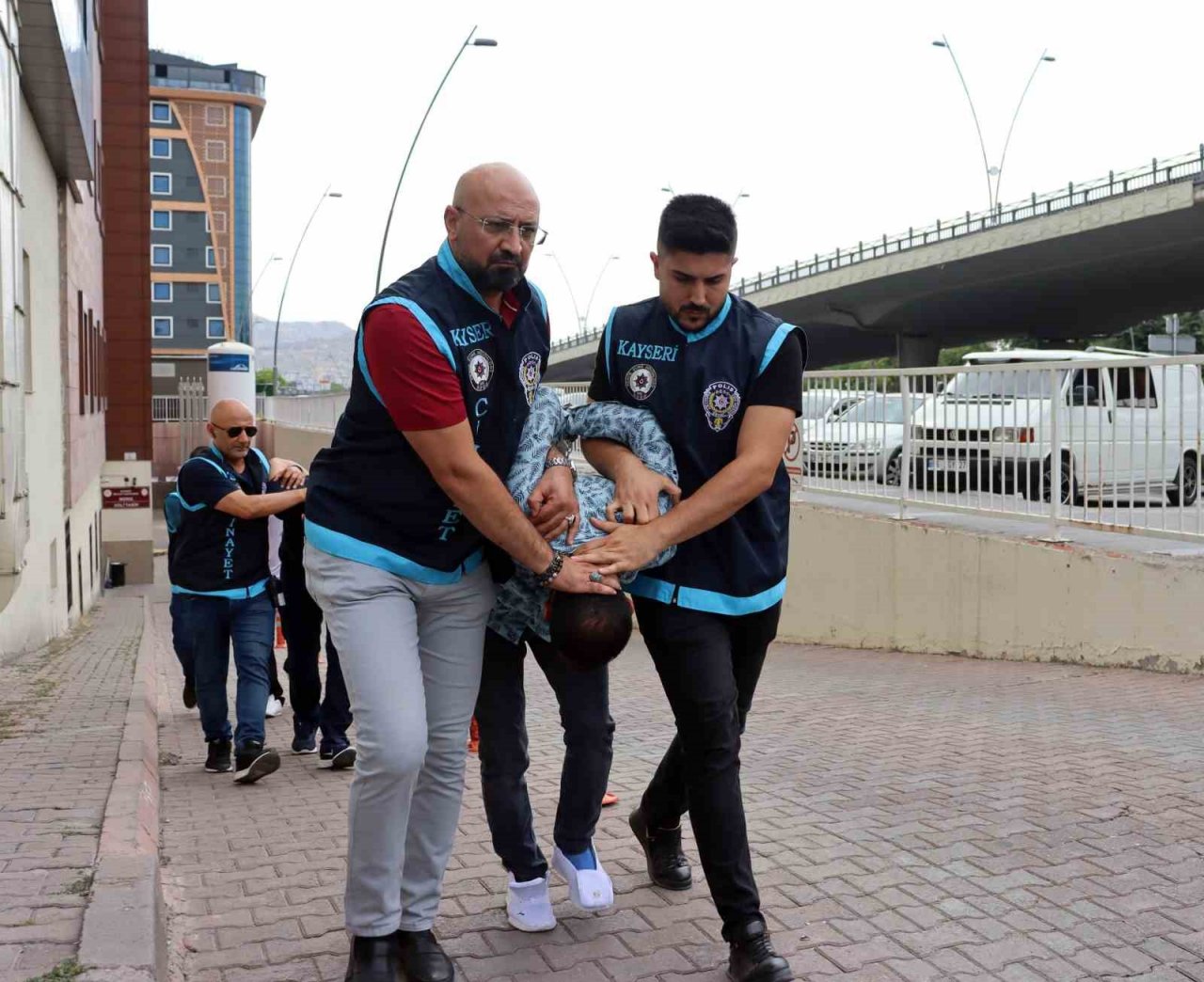 Polisin ağır yaralandığı olayla ilgili 1 kişi tutuklandı