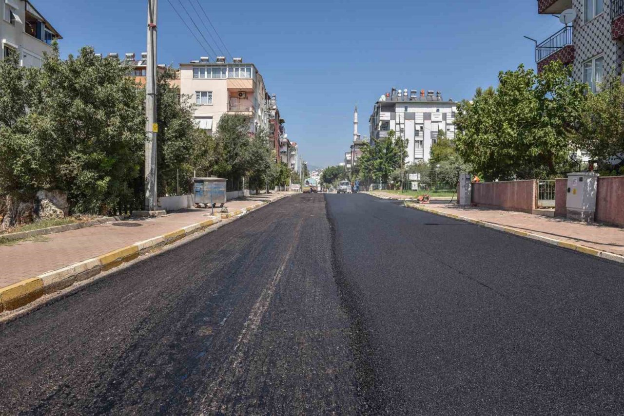 Kepez’den iki mahalleye asfalt