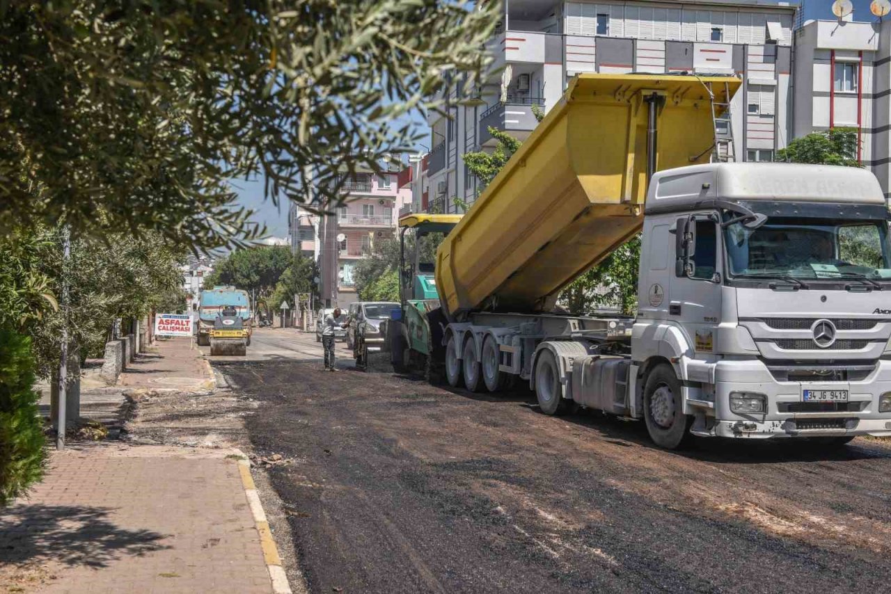 Kepez’den iki mahalleye asfalt