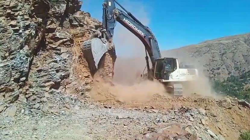 Malatya’da yol çalışmaları sürüyor