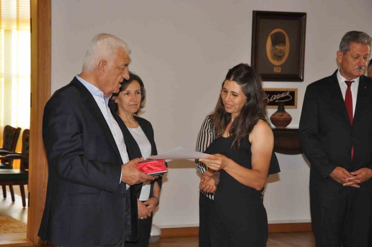 Muğla Büyükşehir Belediyesi 27 vatandaşa evde bakım sertifikası verdi