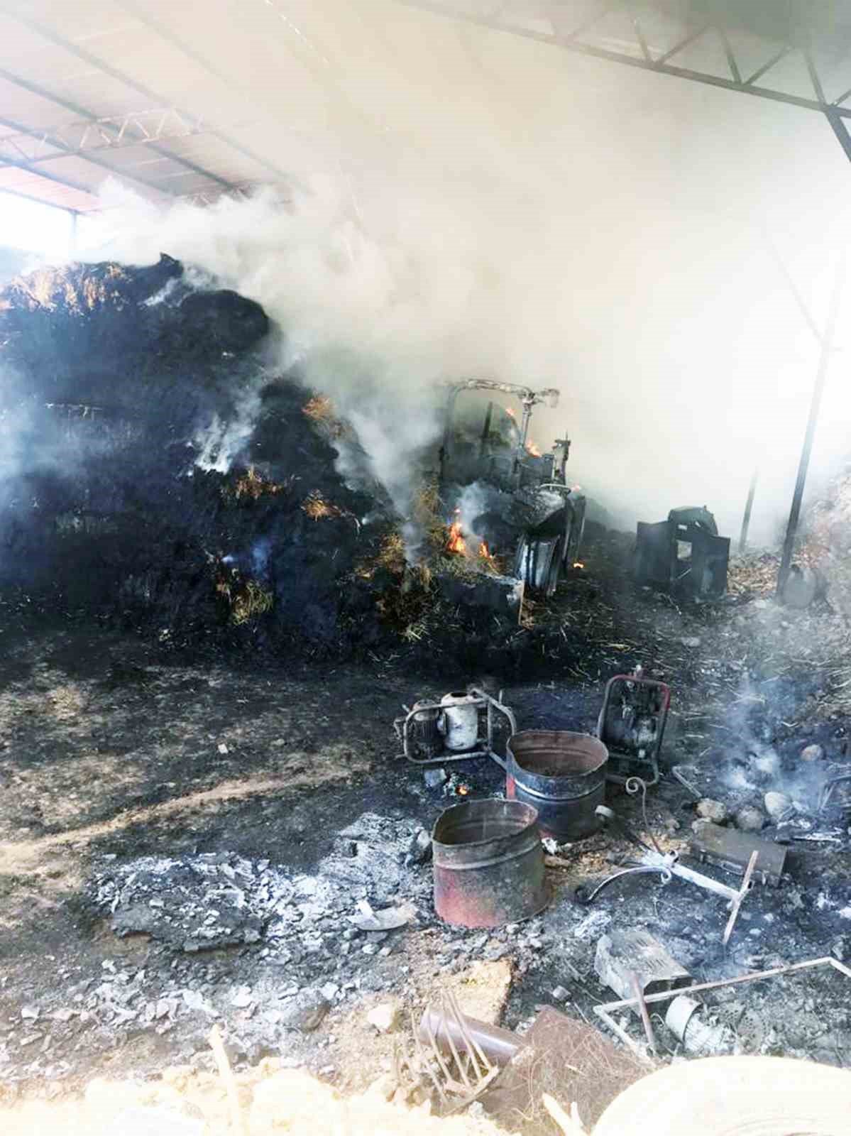 Ahır yangınında 2 büyükbaş hayvan telef oldu