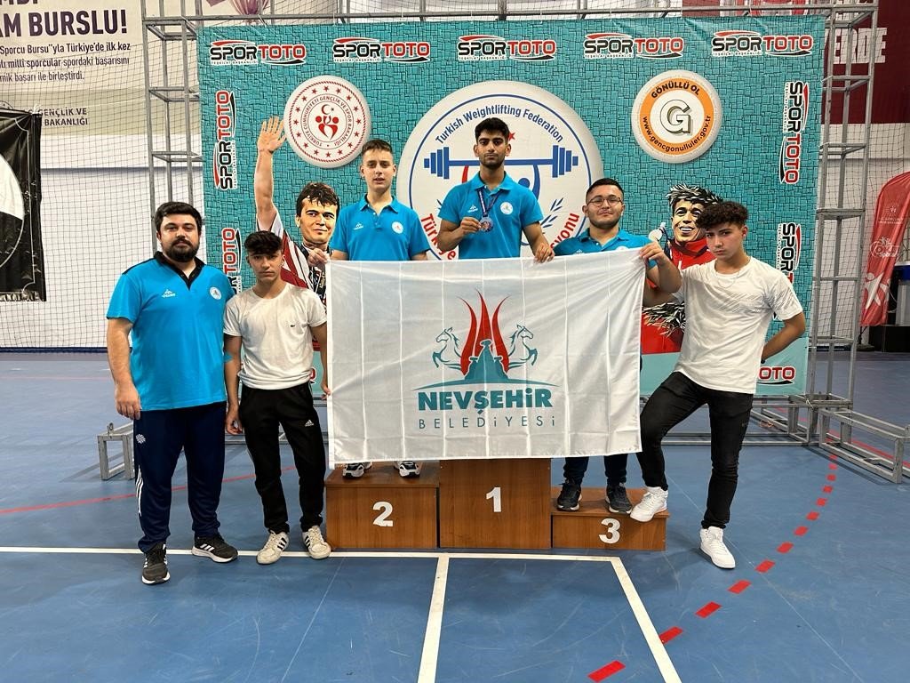 Milli Halterci Eray Çaylak Türkiye Şampiyonu oldu