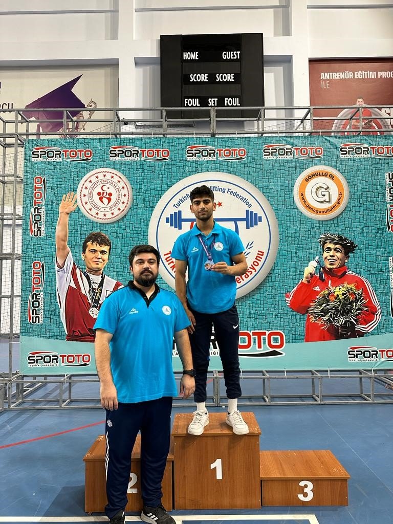 Milli Halterci Eray Çaylak Türkiye Şampiyonu oldu