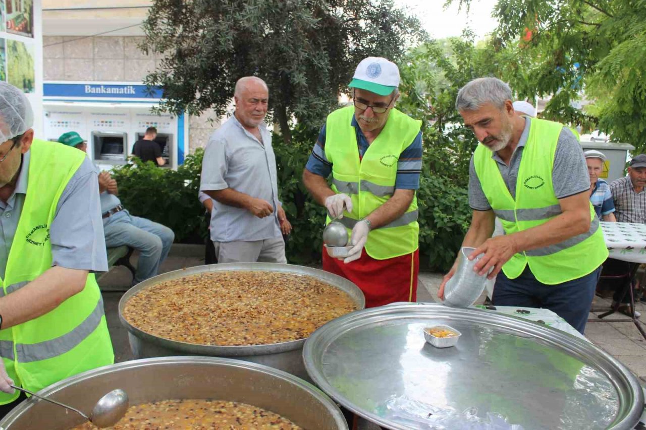 Osmanelilere Hizmet Derneği’nin geleneksel aşure ikramı
