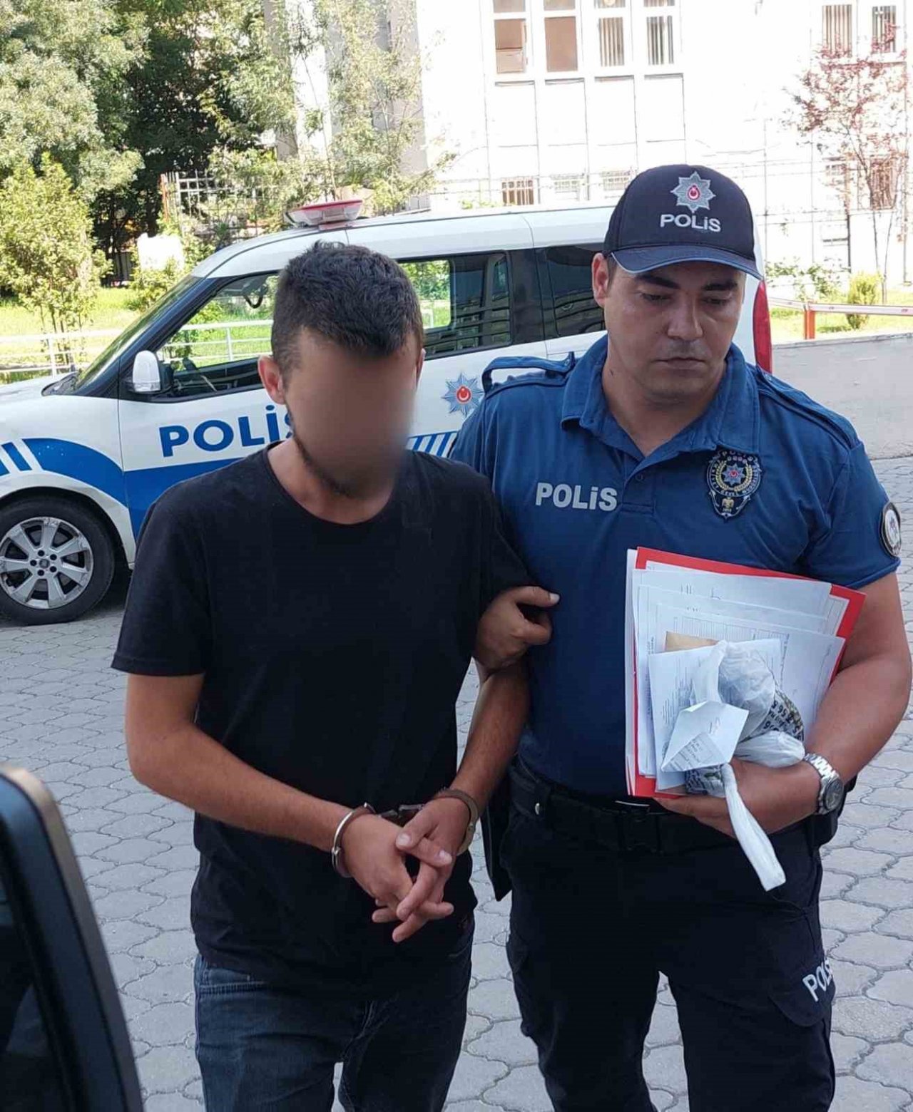 Kaçan güvercinin peşinden gittiği inşaatta hırsızlık yaptı