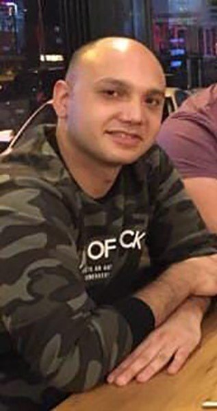 Denize kaçan terliğini kurtarmak için can verdi