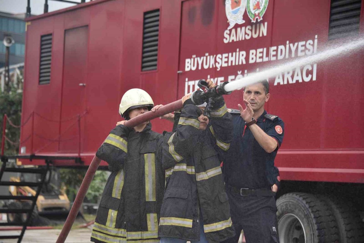 İtfaiyeden AFAD gönüllülerine eğitim