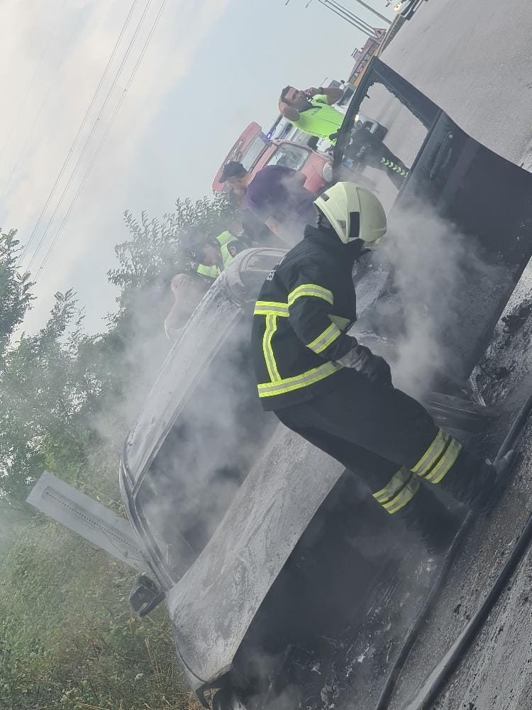 Seyir halindeki otomobil alevlere teslim oldu