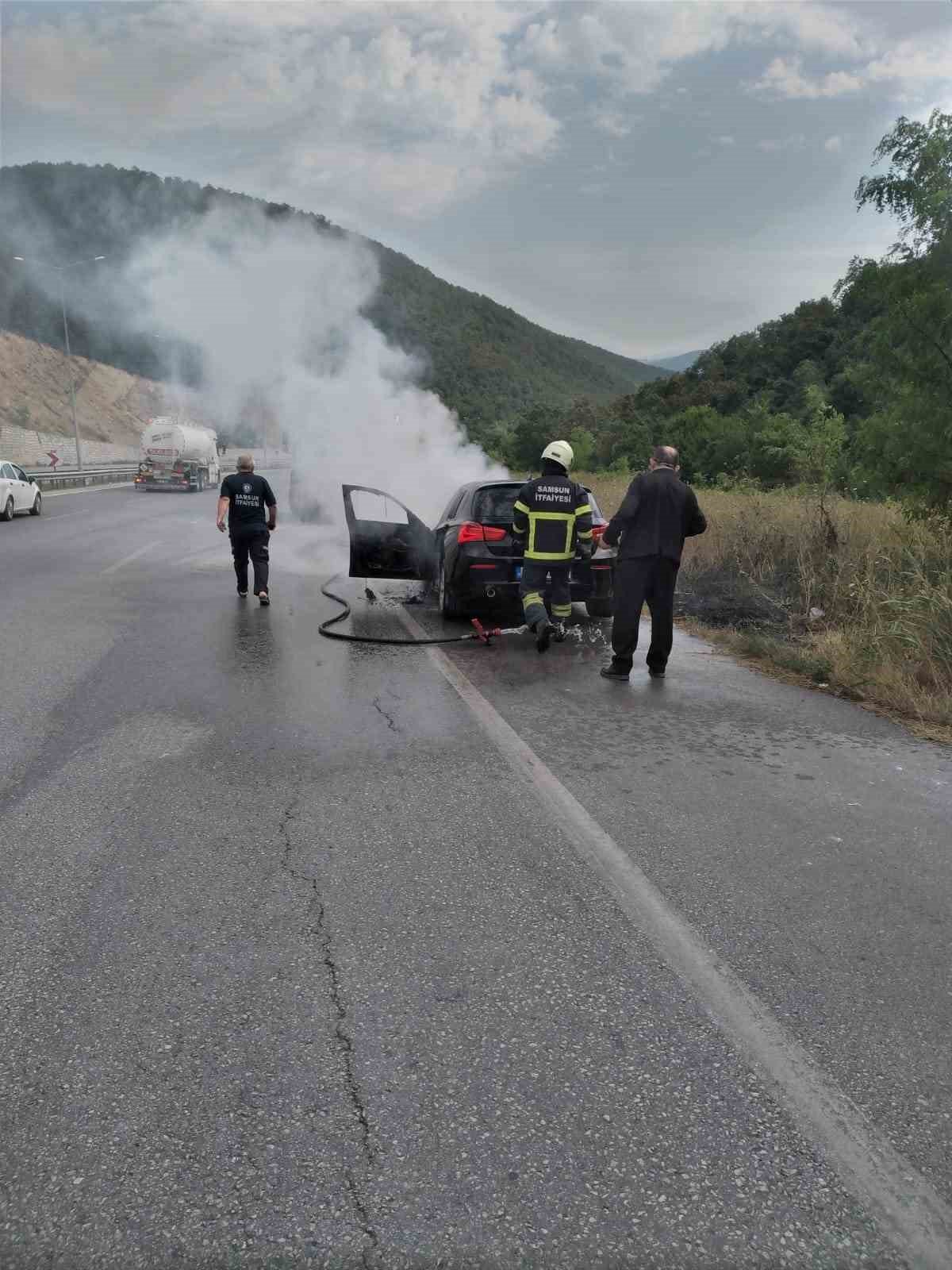 Seyir halindeki otomobil alevlere teslim oldu