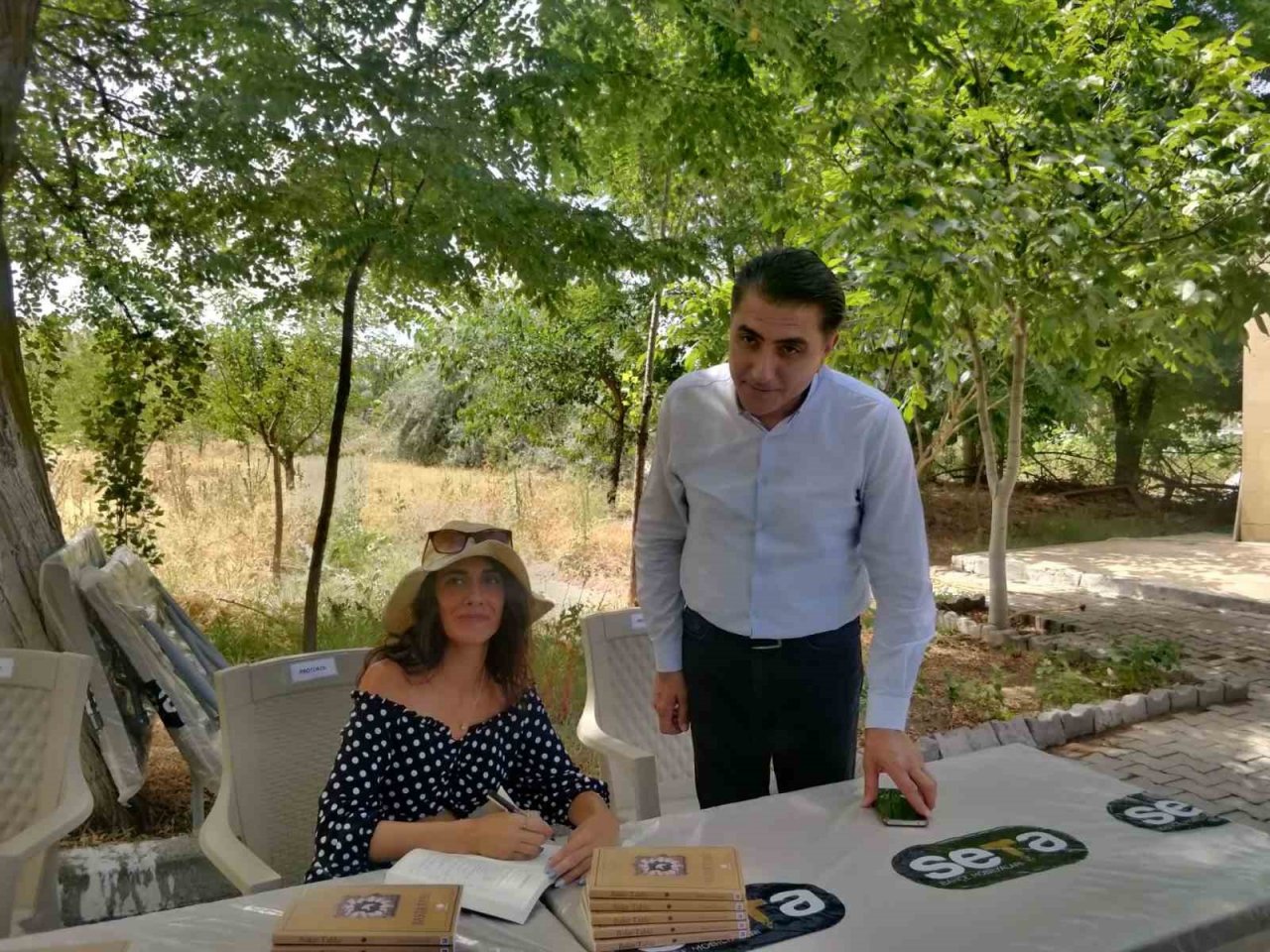 Senarist Yazar Emine Karataş kitapseverlerle buluştu