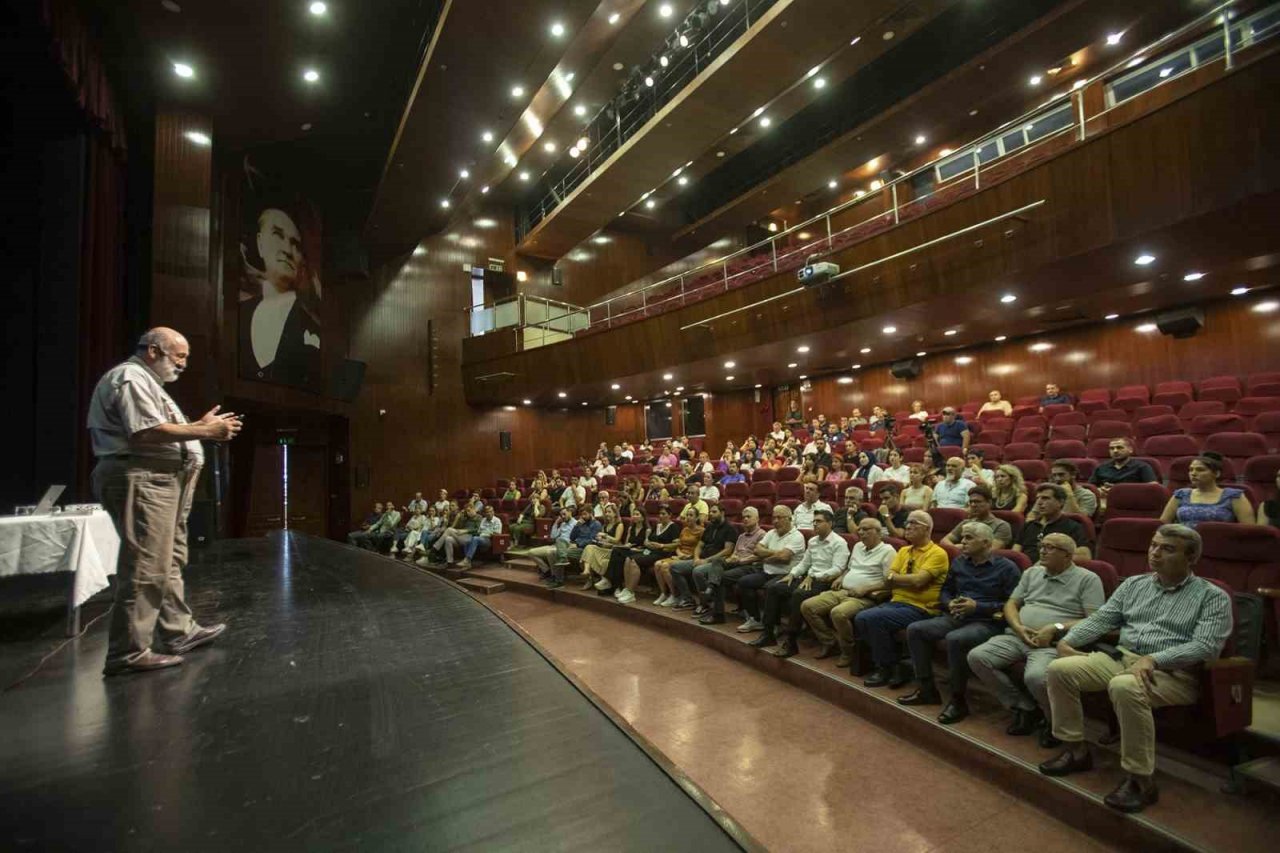 Prof. Dr. Uyar: "İklim değişikliğinin ve enerji sorununun çözümü yenilenebilir enerjide"