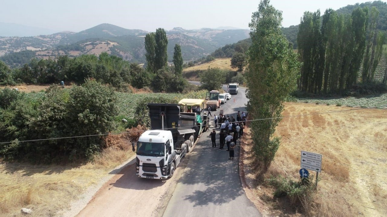 Sındırgı yollarına sıcak asfalt