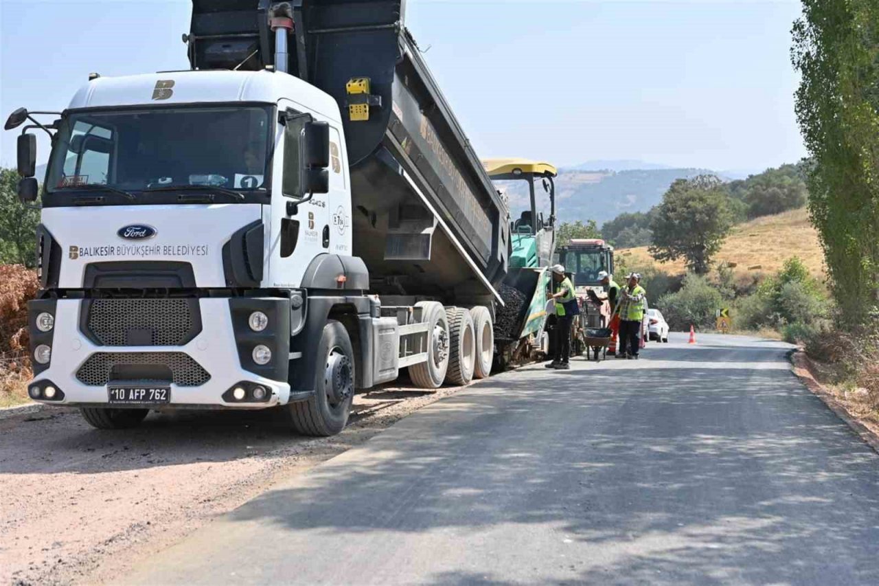 Sındırgı yollarına sıcak asfalt