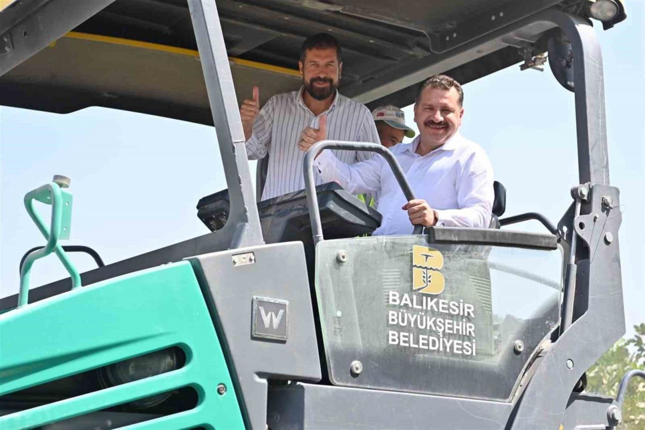 Sındırgı yollarına sıcak asfalt