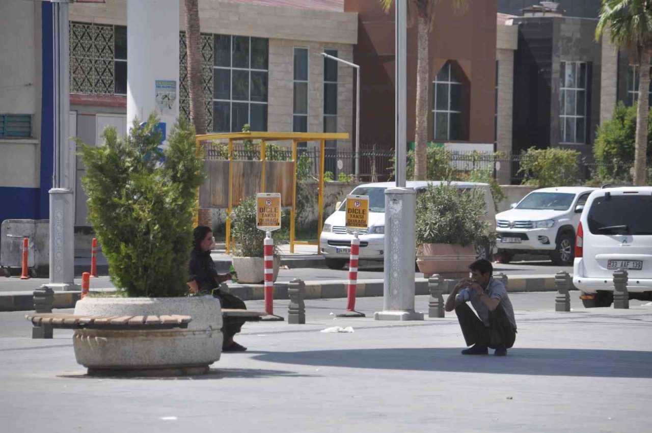 Cizre alev alev yanıyor