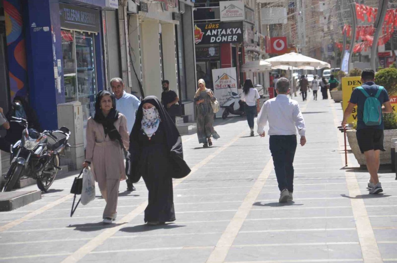 Cizre alev alev yanıyor