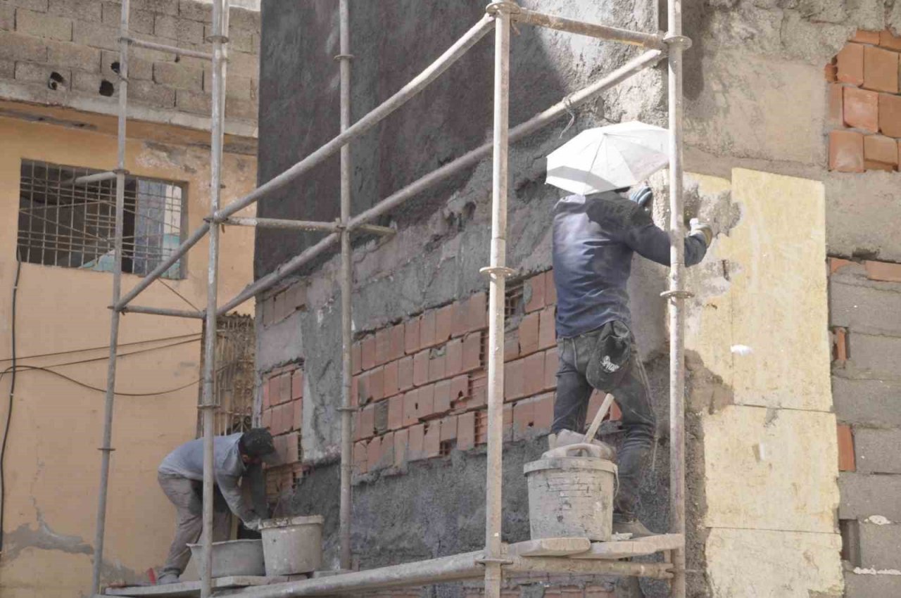 Cizre alev alev yanıyor