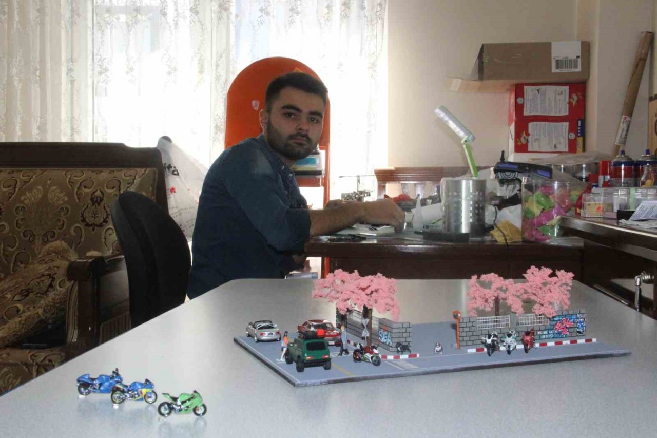 Gerçeğini aratmayan minyatür modelleriyle yoğun ilgi görüyor