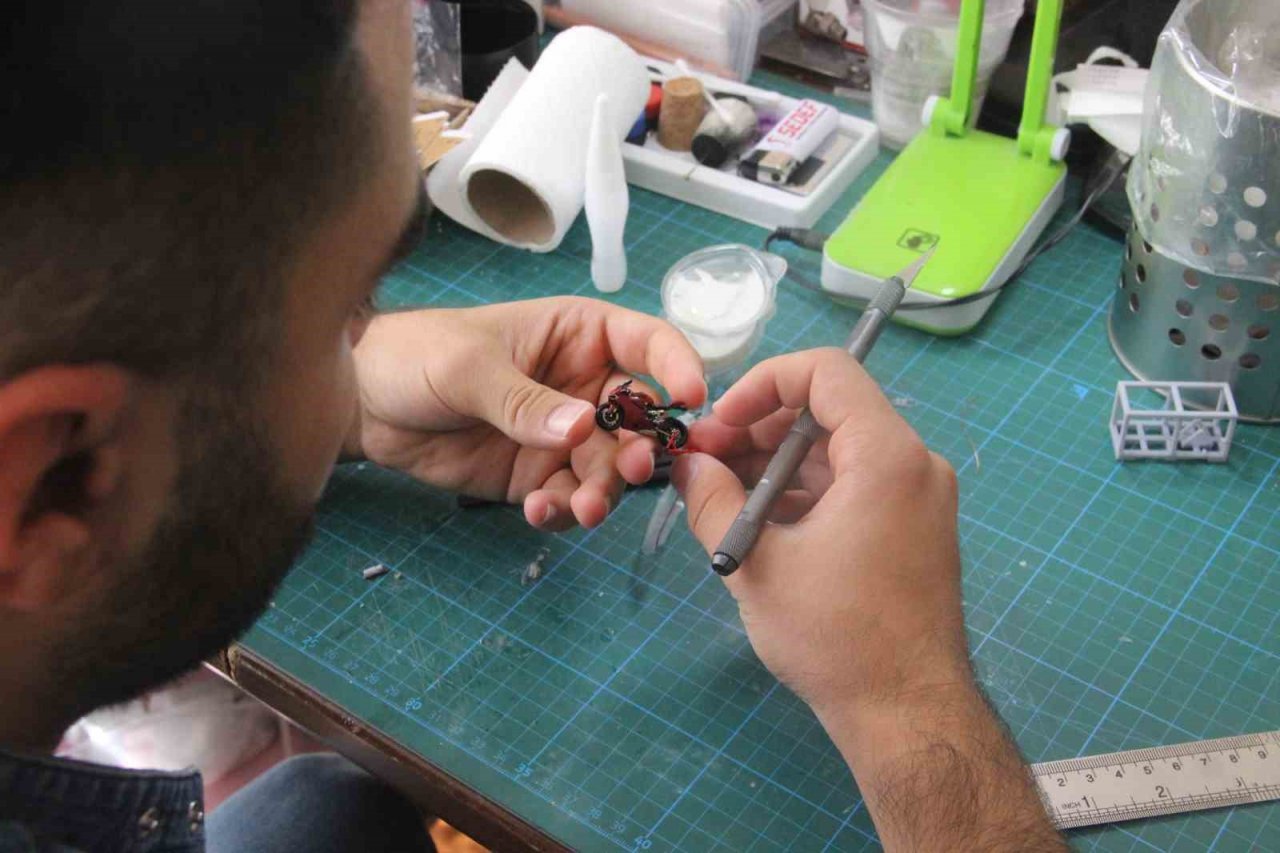 Gerçeğini aratmayan minyatür modelleriyle yoğun ilgi görüyor