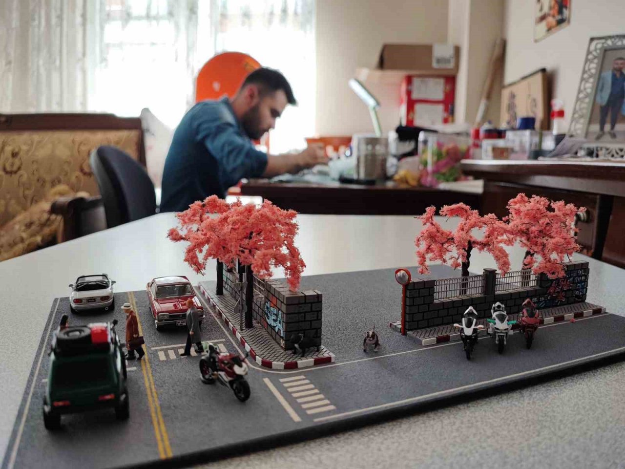 Gerçeğini aratmayan minyatür modelleriyle yoğun ilgi görüyor