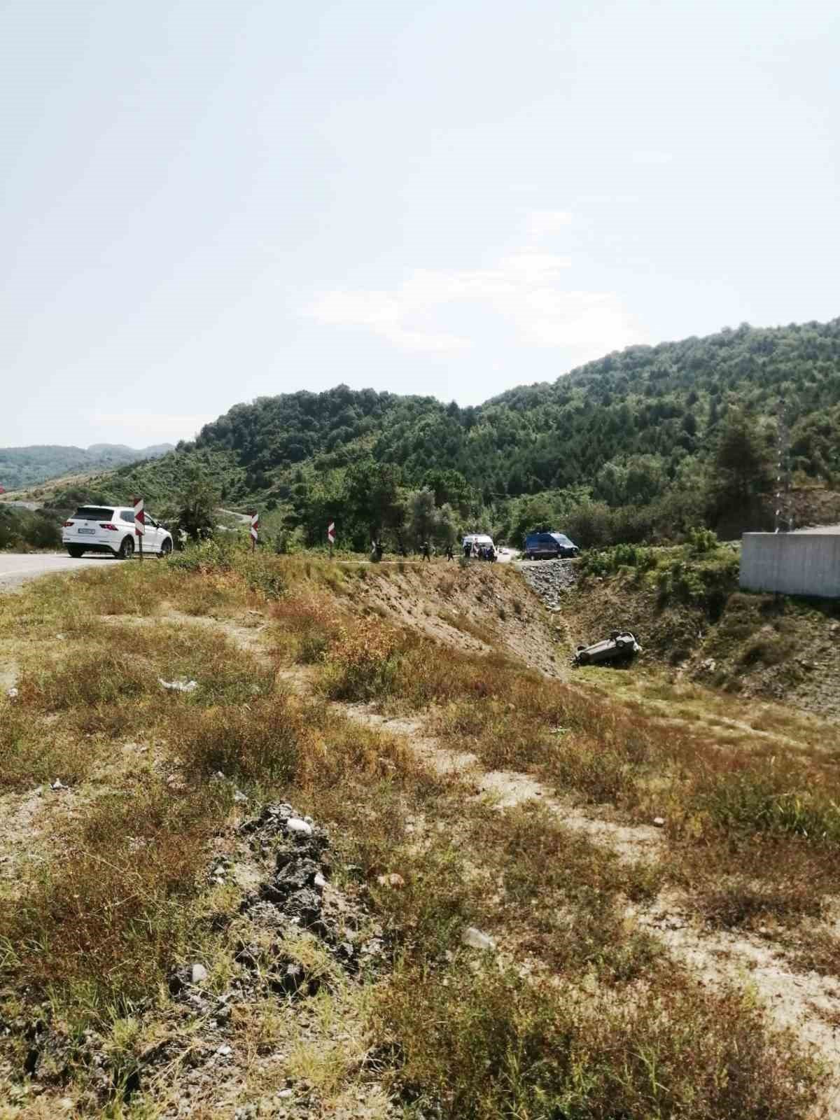 Türkeli’de otomobil şarampole uçtu: 1 yaralı