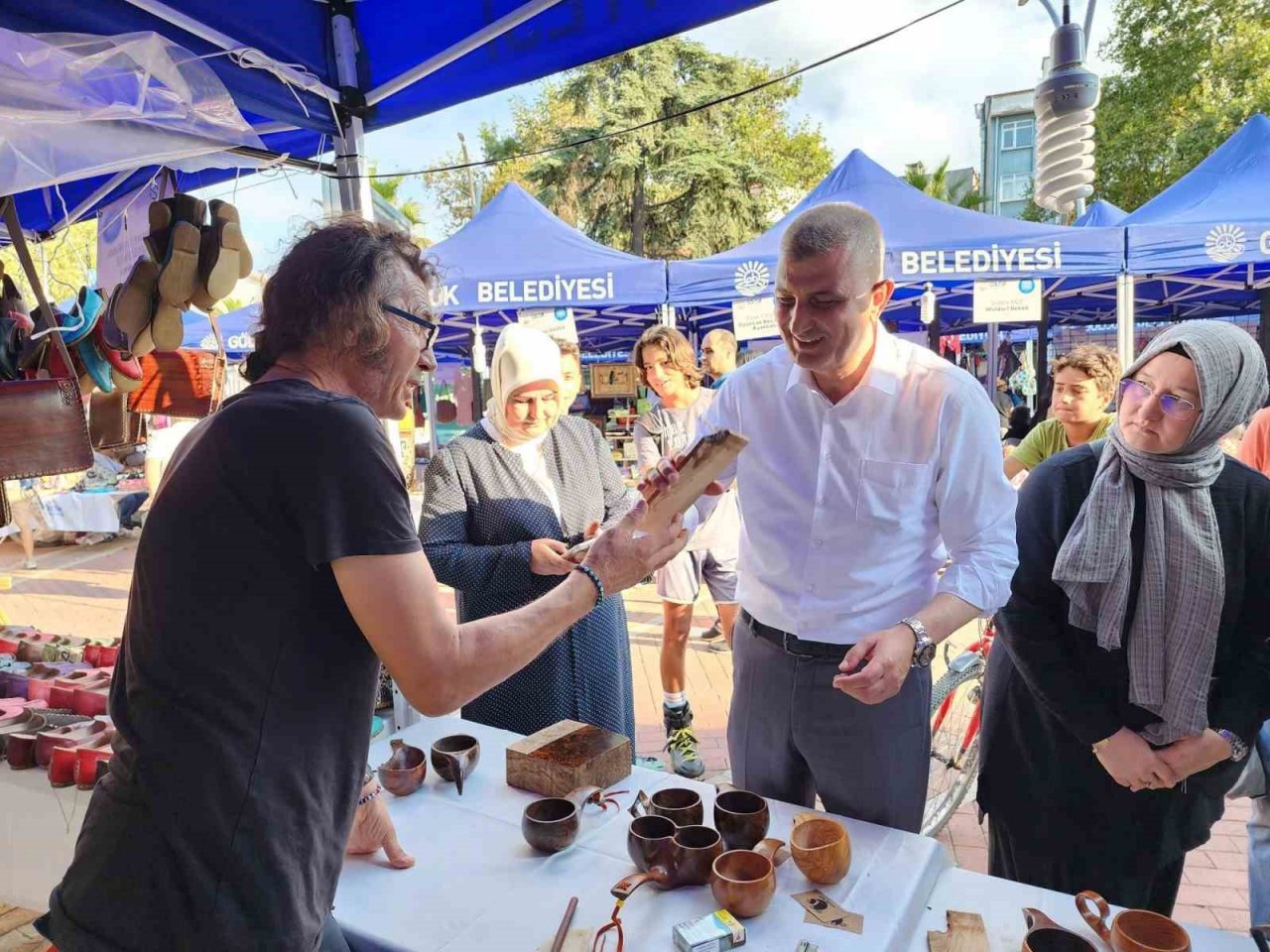 Türkiye’nin dört bir yanından Gölcük’e gelen sanatçılar eserlerini sergiledi