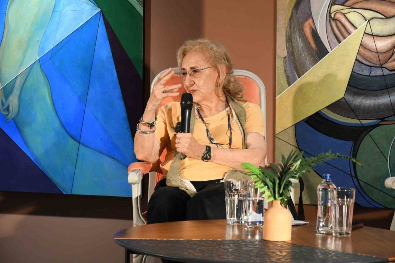 Ünlü kadın yazar Kuşadası’na yerleşmek istiyor