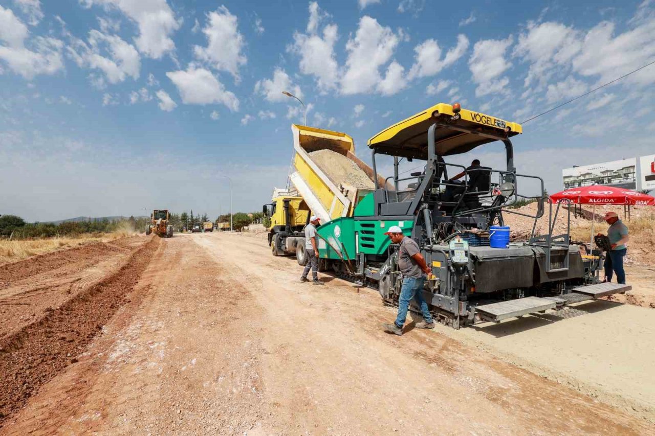 Uşak Belediyesi yol çalışmalarına devam ediyor