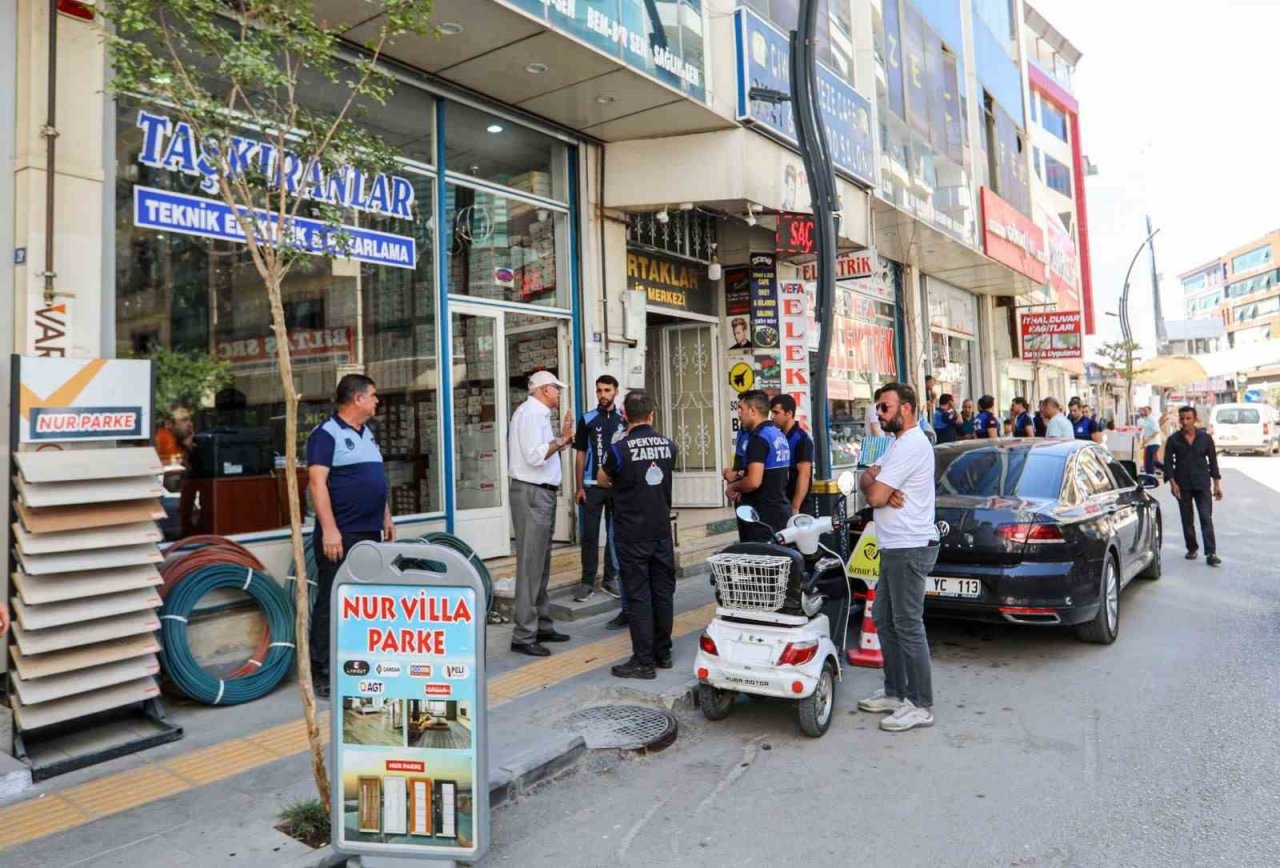 Van Büyükşehir zabıtası kaldırım işgali denetimi yaptı