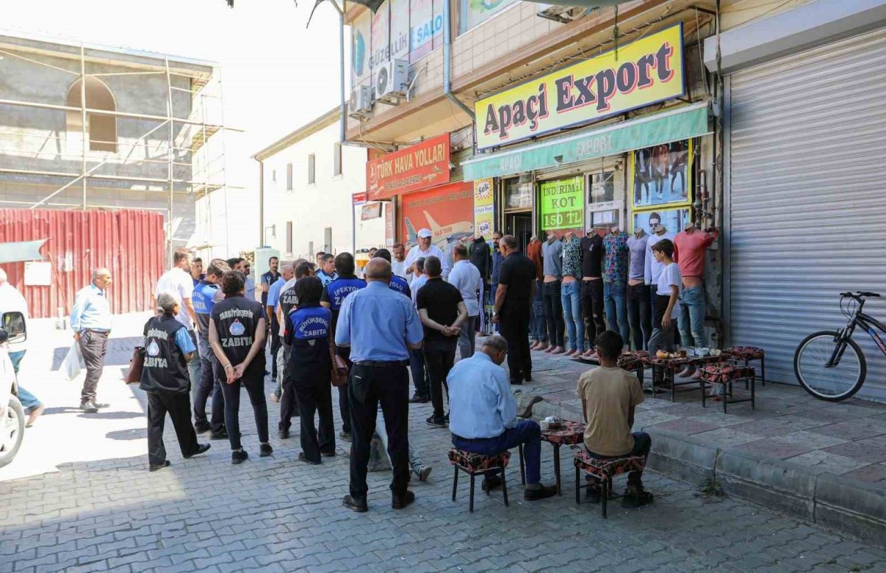 Van Büyükşehir zabıtası kaldırım işgali denetimi yaptı