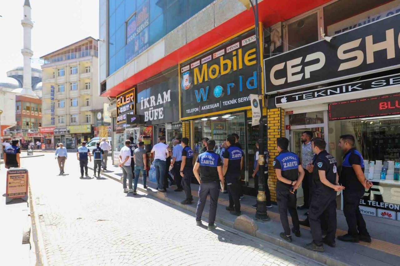 Van Büyükşehir zabıtası kaldırım işgali denetimi yaptı