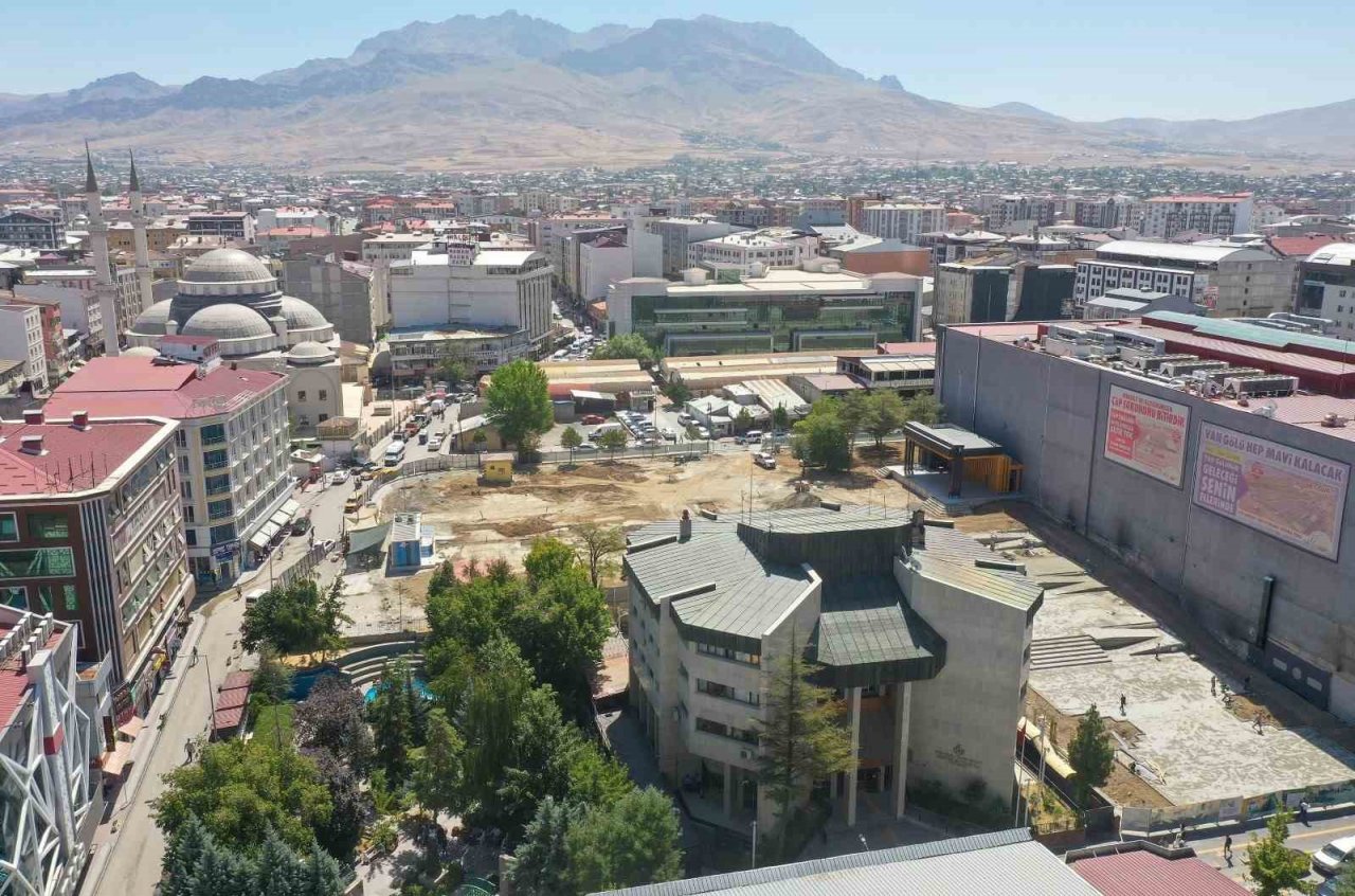 Kent meydanı şehrin yeni adresi olacak