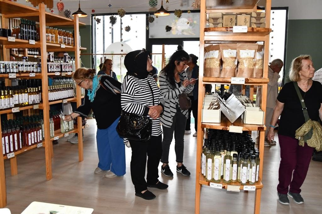 Şair ve yazarlar Altınova’da buluştu