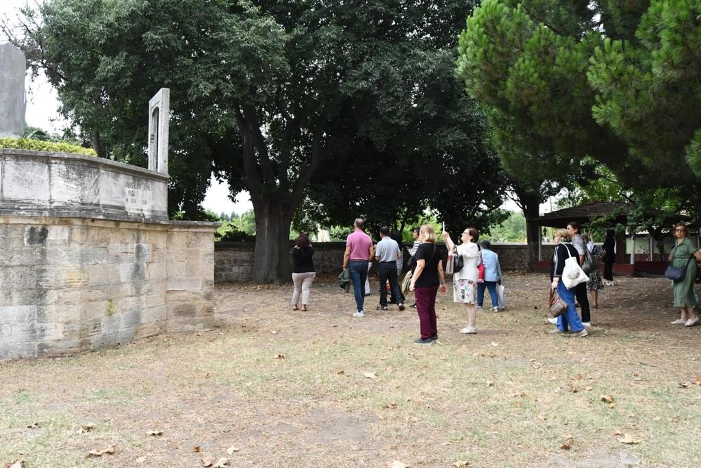 Şair ve yazarlar Altınova’da buluştu