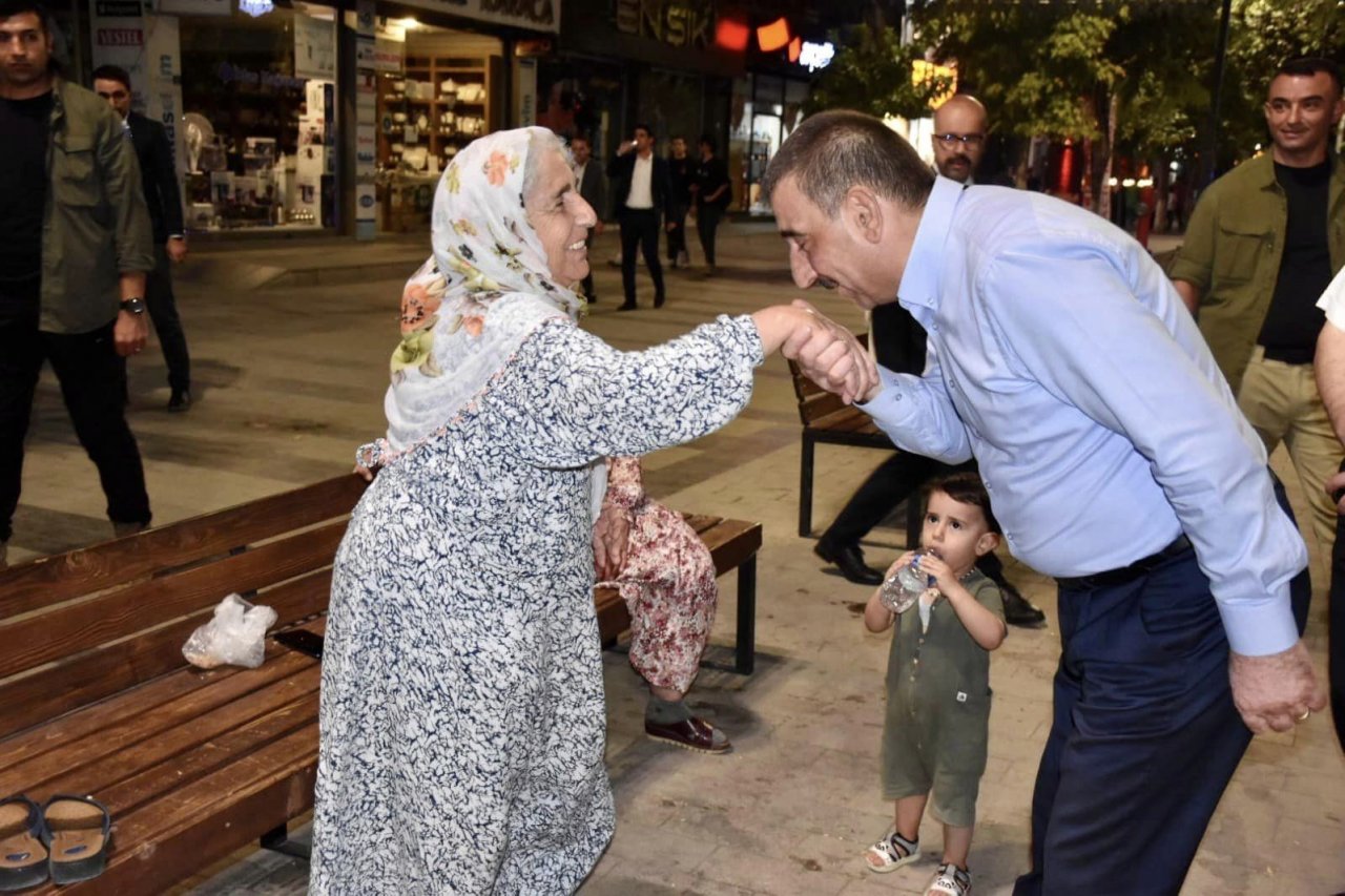 Yayınlanan Valiler Kararnamesi ile Zonguldak Valisi olarak atanan Vali Osman Hacıbektaşoğlu Siirt’e veda etti