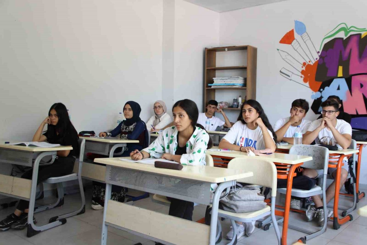 Yüreğir Belediyesi gençlik merkezleri ilgi odağı oldu