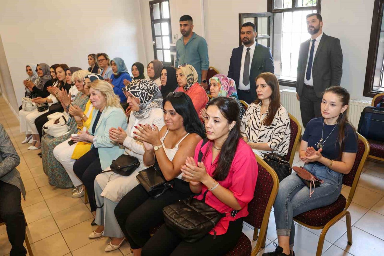 AK Partili Yılmaz: "Biz işimize bakıyoruz, onlar birbirleriyle uğraşa dursunlar"