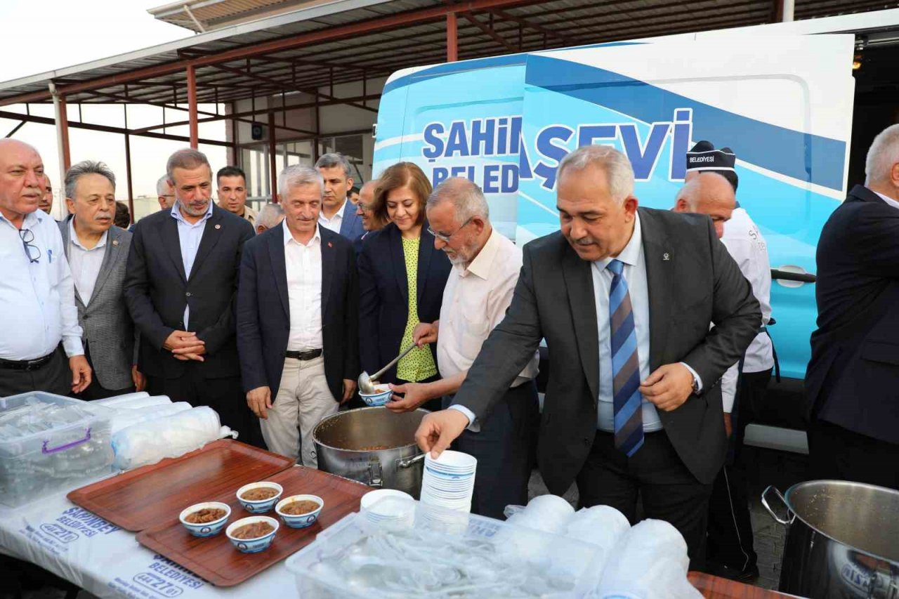 AK Parti Gaziantep’ten örnek kutlama-vefa programı