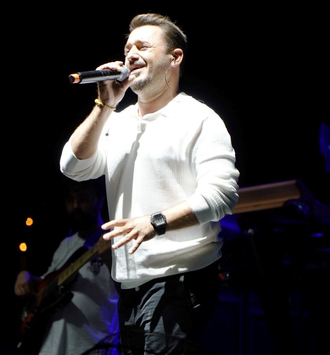 Altınova’da Derya Uluğ kulakların pasını sildi