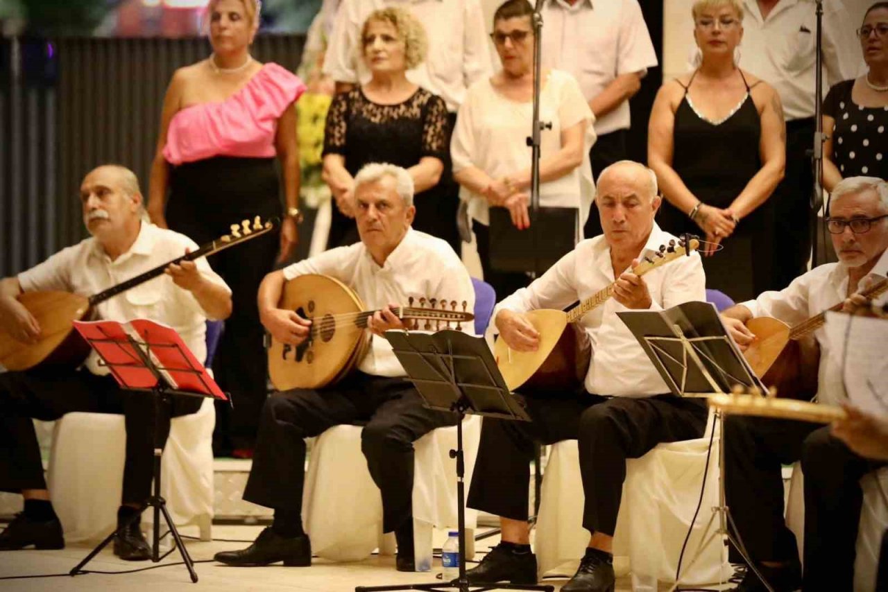 Didim türkü grubu yaz konseri büyük beğeni topladı