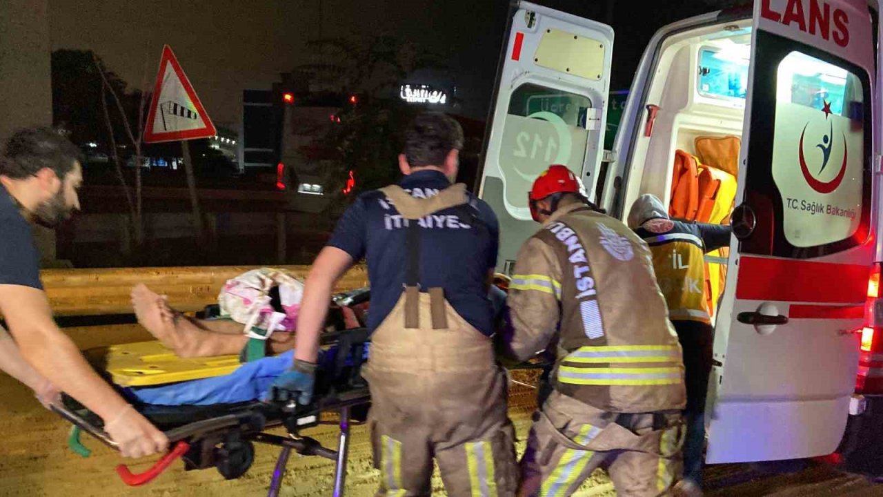 Başakşehir’de virajı alamayan hafriyat kamyonu yan yattı: 1 yaralı